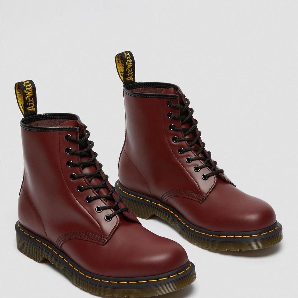 1460 SMOOTH LEATHER LACE UP BOOTS size 8 color cherry gender neutral